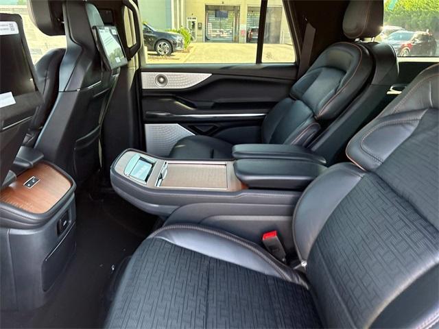 new 2025 Lincoln Navigator L car, priced at $124,190