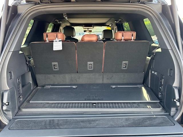 new 2025 Lincoln Navigator car, priced at $104,200