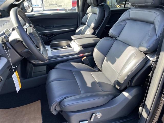 new 2025 Lincoln Navigator car, priced at $105,690