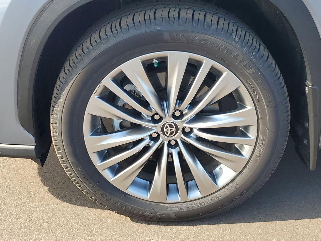 used 2022 Toyota Highlander car, priced at $38,995