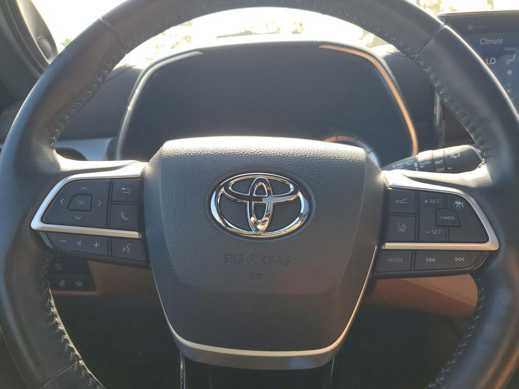 used 2022 Toyota Highlander car, priced at $38,995