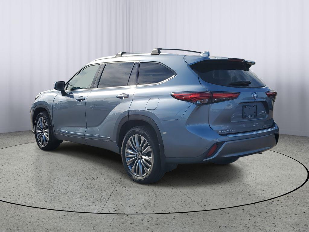 used 2022 Toyota Highlander car, priced at $38,995