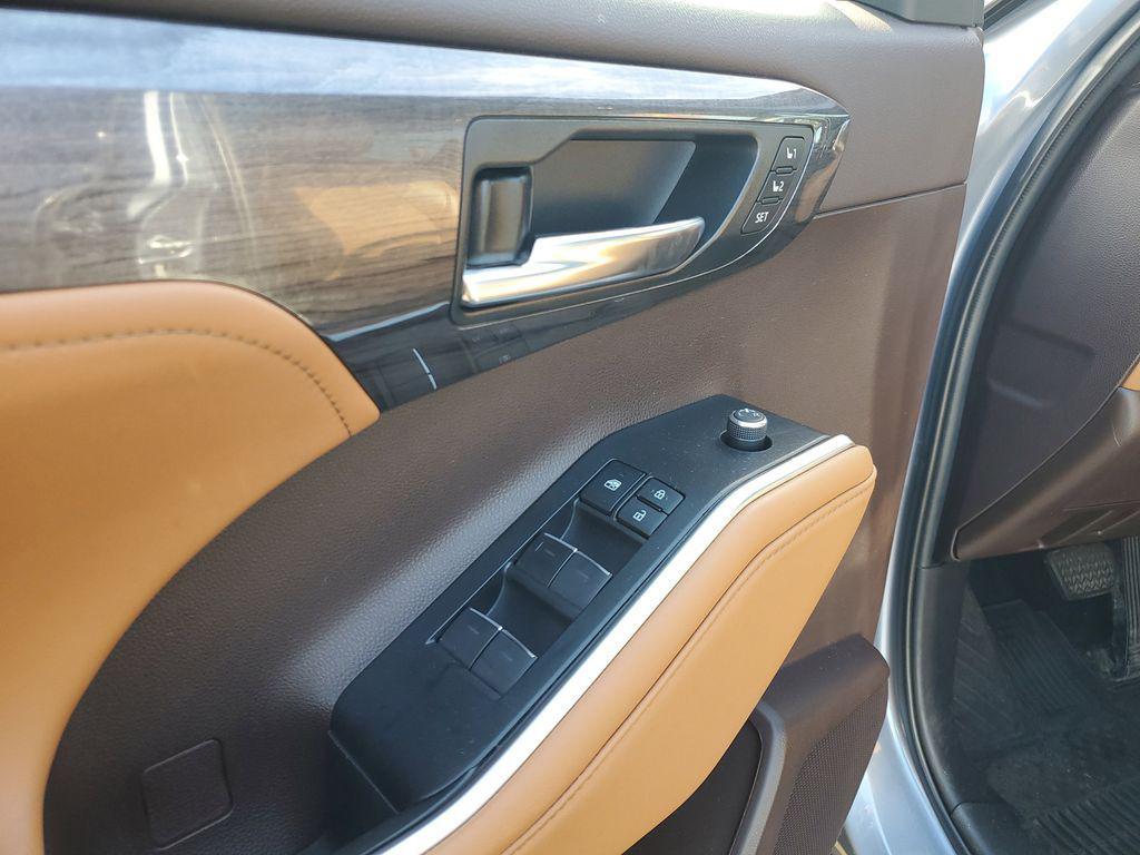 used 2022 Toyota Highlander car, priced at $38,995