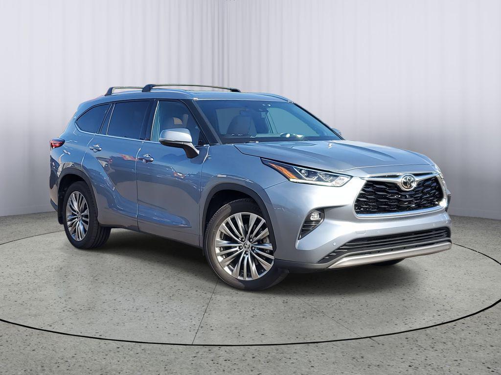 used 2022 Toyota Highlander car, priced at $38,995