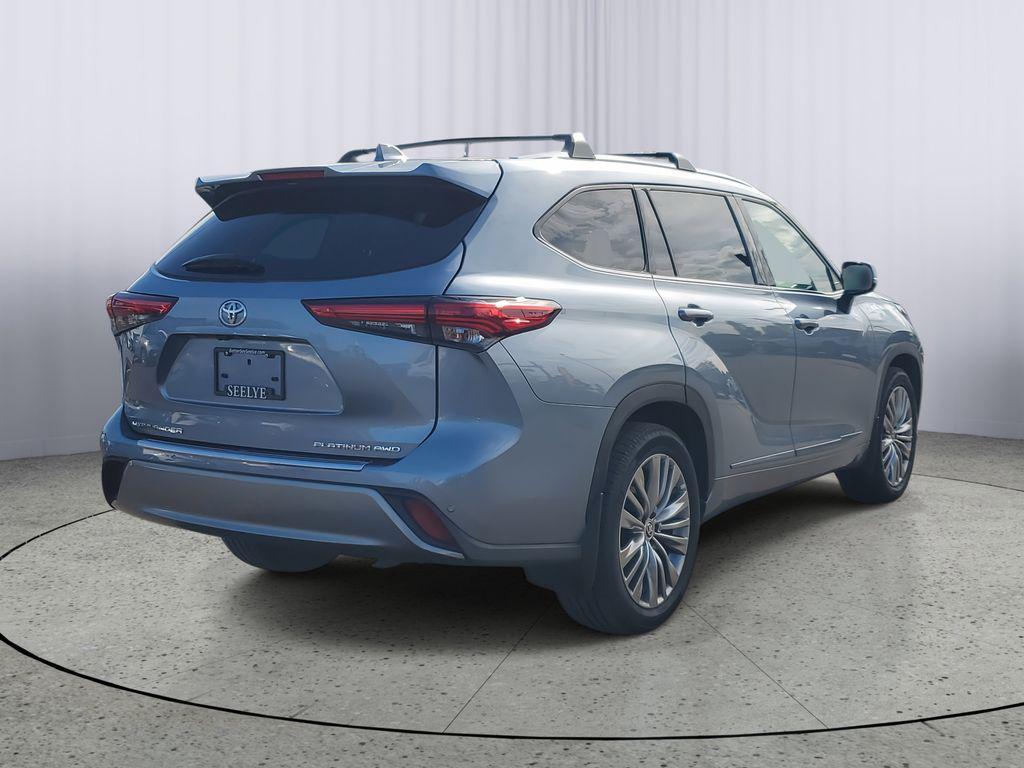 used 2022 Toyota Highlander car, priced at $38,995