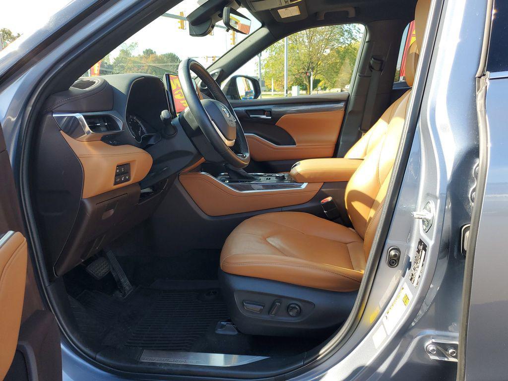 used 2022 Toyota Highlander car, priced at $38,995