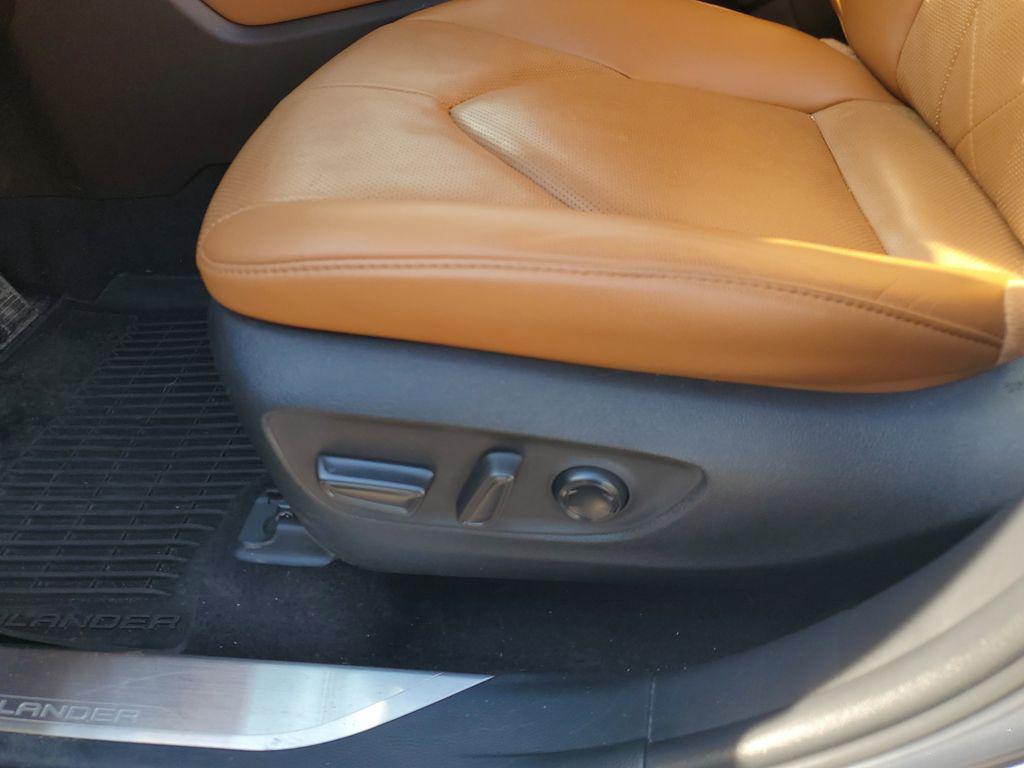 used 2022 Toyota Highlander car, priced at $38,995