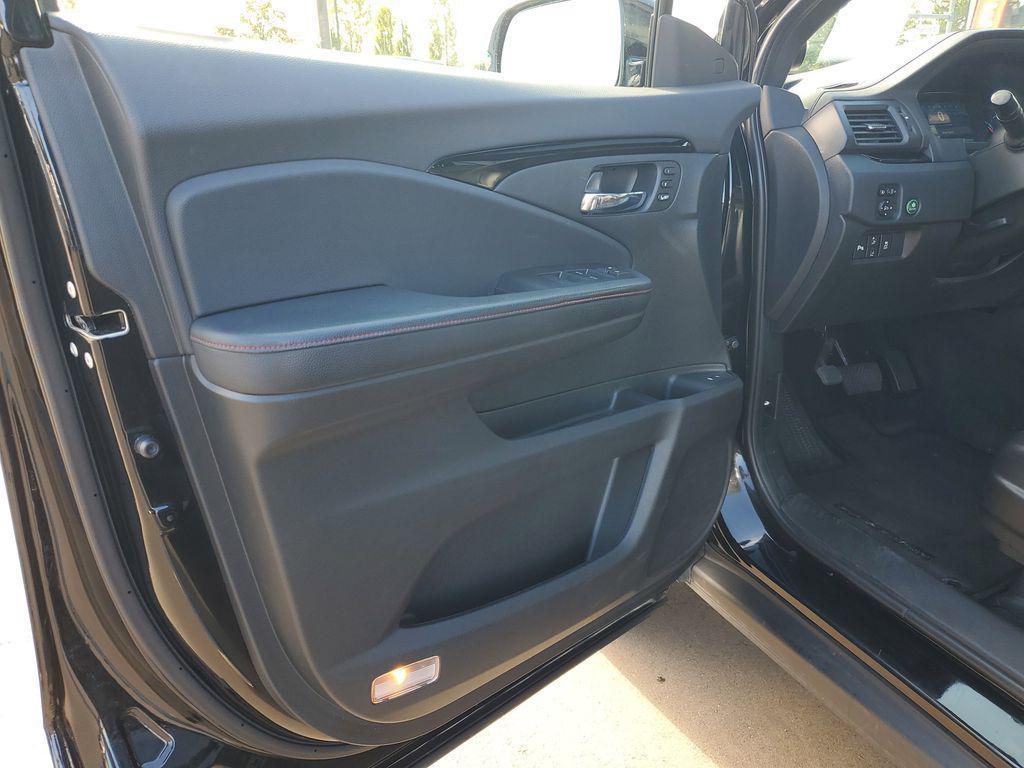 used 2021 Honda Pilot car, priced at $31,000