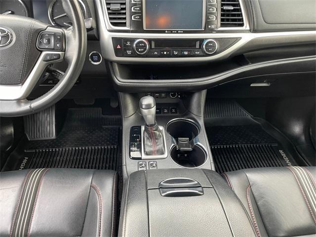 used 2019 Toyota Highlander car, priced at $23,488