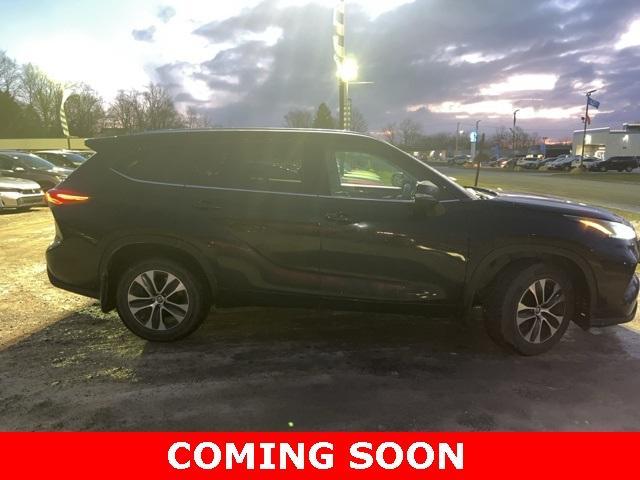 used 2021 Toyota Highlander car, priced at $29,988