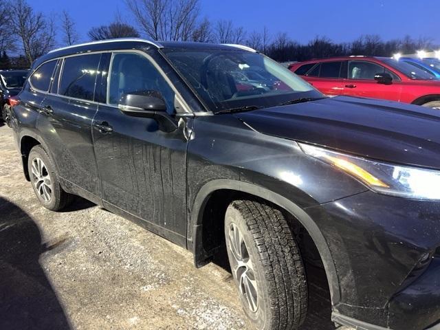 used 2021 Toyota Highlander car, priced at $29,988