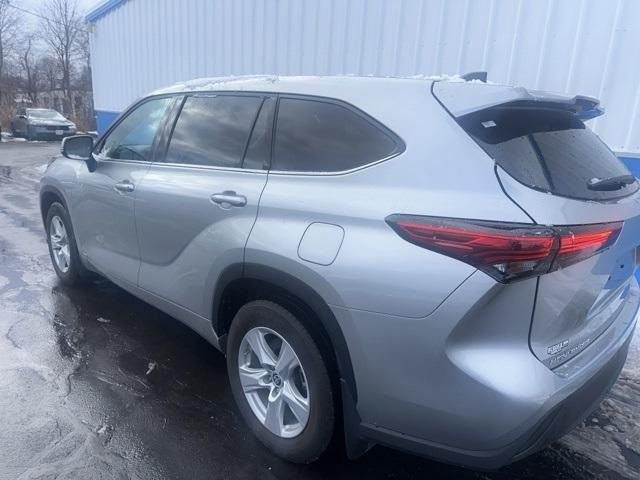 used 2022 Toyota Highlander Hybrid car, priced at $35,588