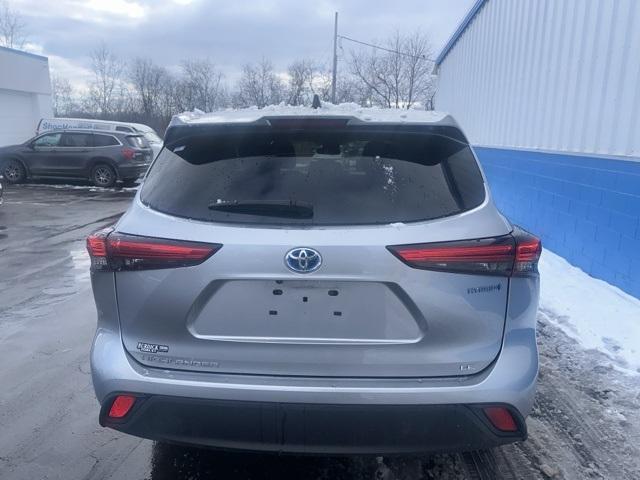 used 2022 Toyota Highlander Hybrid car, priced at $35,588