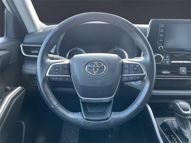 used 2022 Toyota Highlander Hybrid car, priced at $35,122