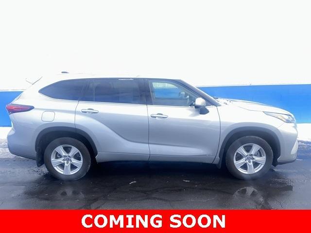 used 2022 Toyota Highlander Hybrid car, priced at $35,588