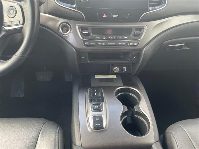 used 2022 Honda Pilot car, priced at $35,555
