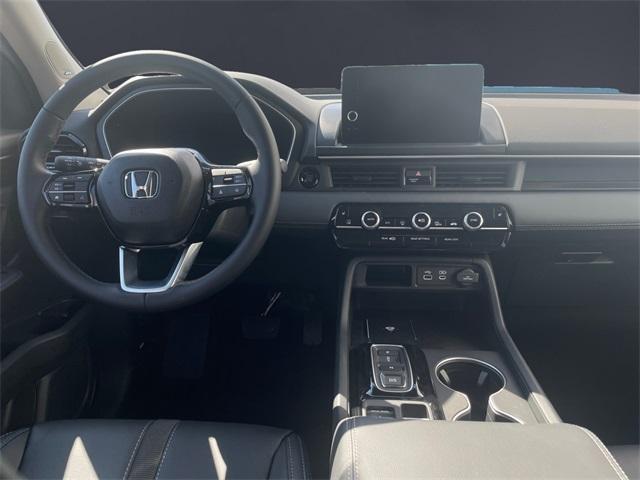 new 2025 Honda Pilot car, priced at $52,280
