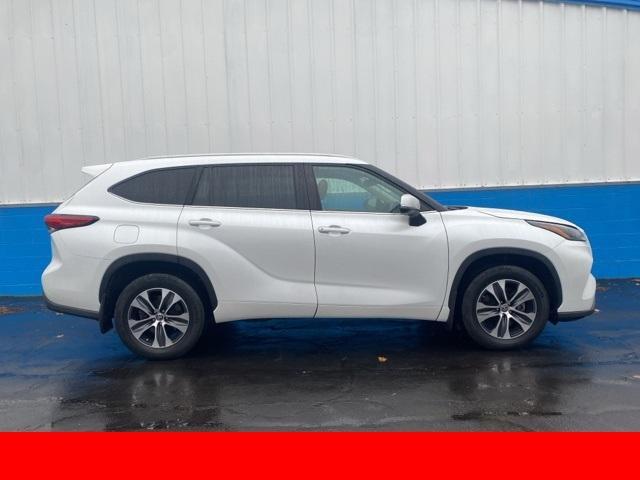 used 2022 Toyota Highlander car, priced at $34,988