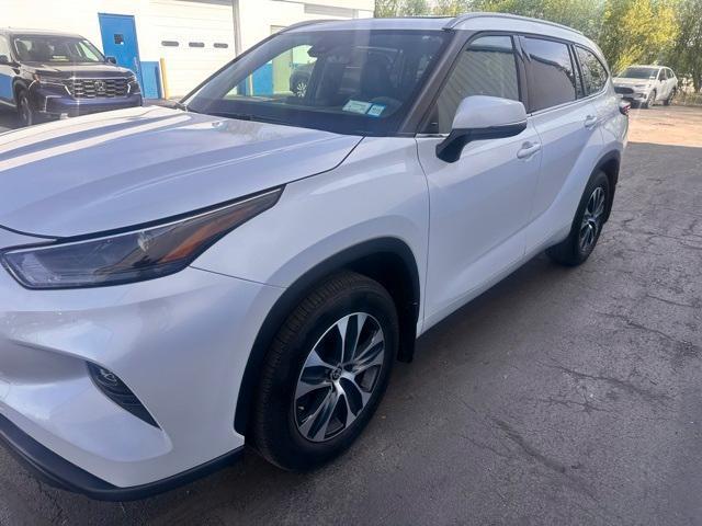 used 2022 Toyota Highlander car, priced at $35,988