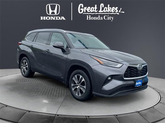 used 2022 Toyota Highlander Hybrid car, priced at $40,322