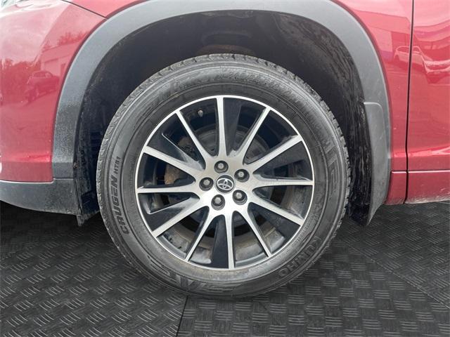 used 2018 Toyota Highlander car, priced at $23,622