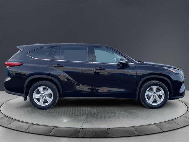 used 2022 Toyota Highlander car, priced at $28,788