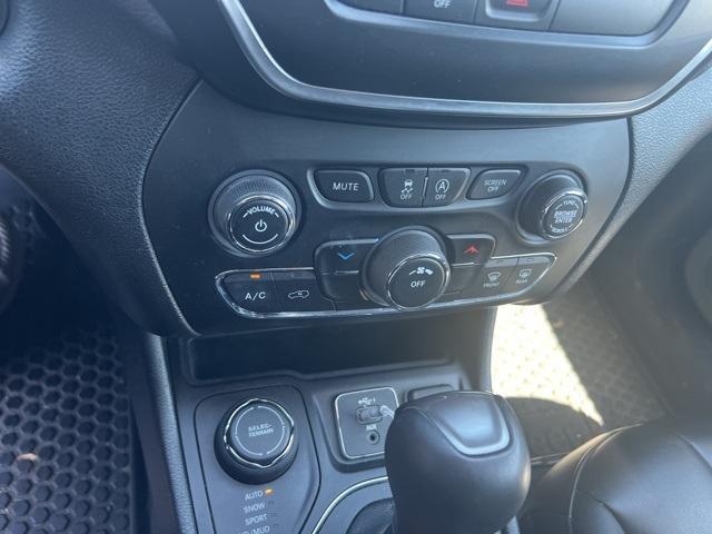 used 2019 Jeep Cherokee car, priced at $17,622