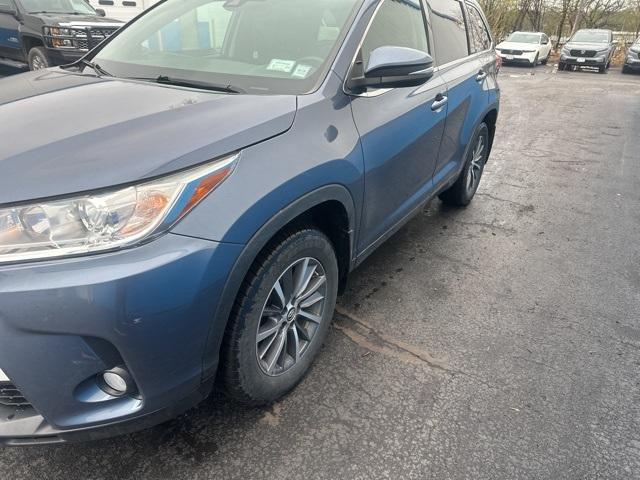 used 2018 Toyota Highlander car, priced at $22,122