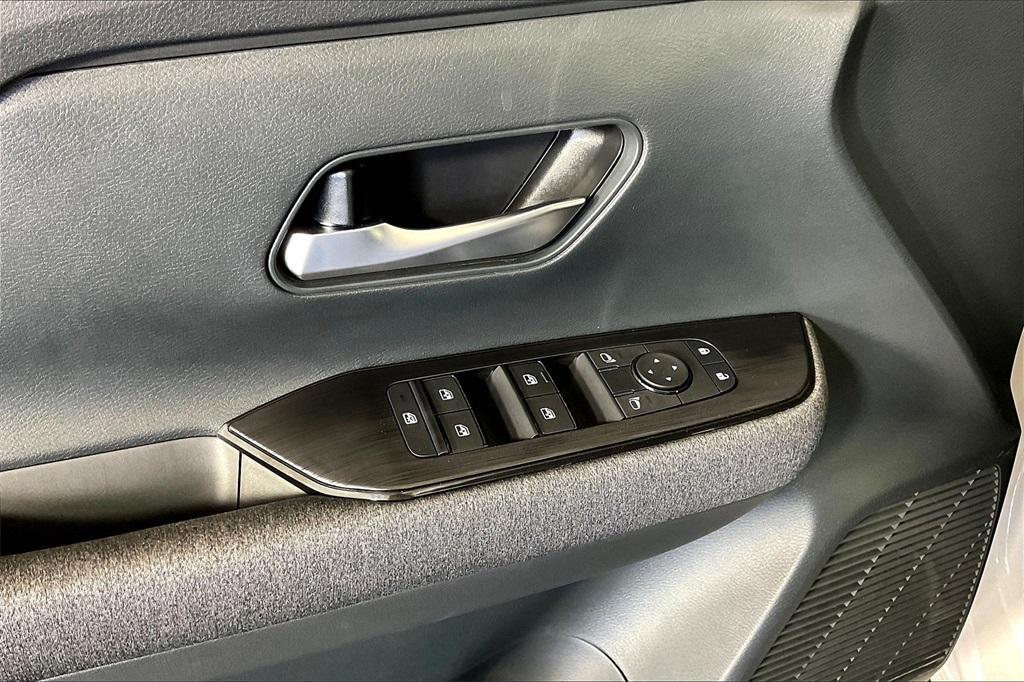 new 2025 Nissan Kicks car, priced at $24,097