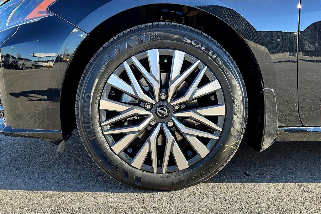 new 2025 Nissan Altima car, priced at $31,184