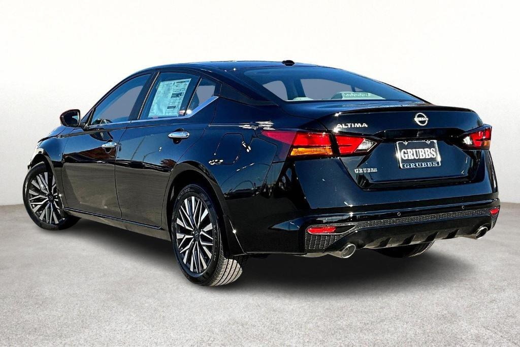 new 2025 Nissan Altima car, priced at $31,184