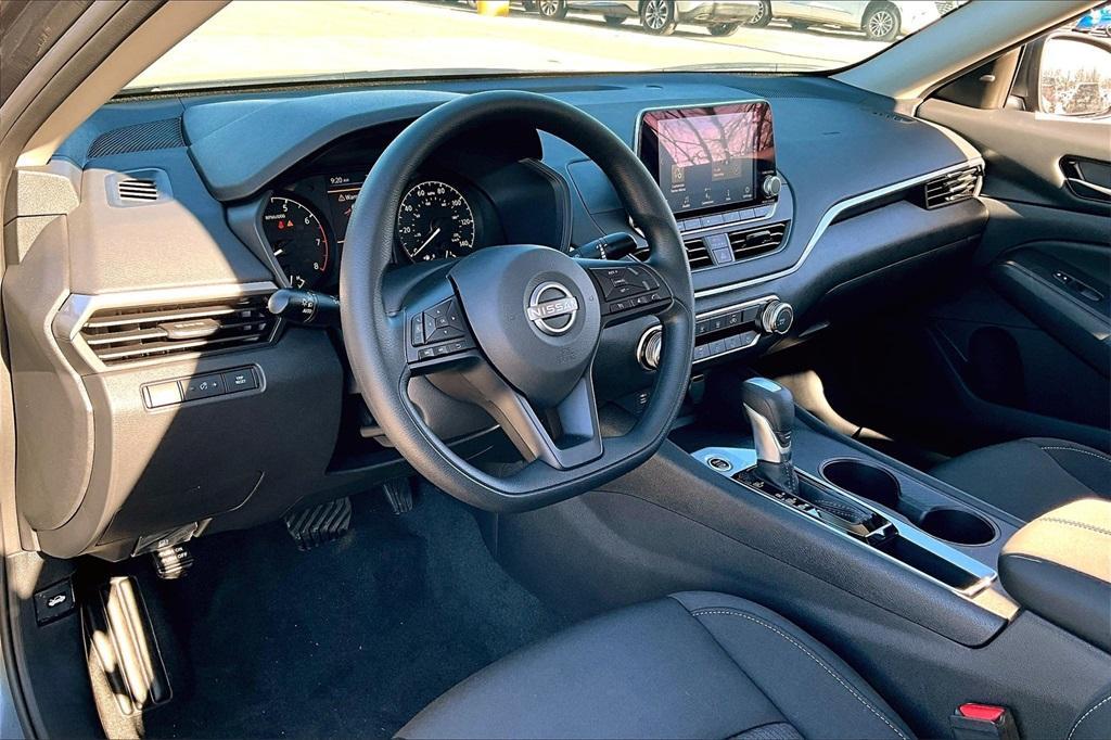 new 2025 Nissan Altima car