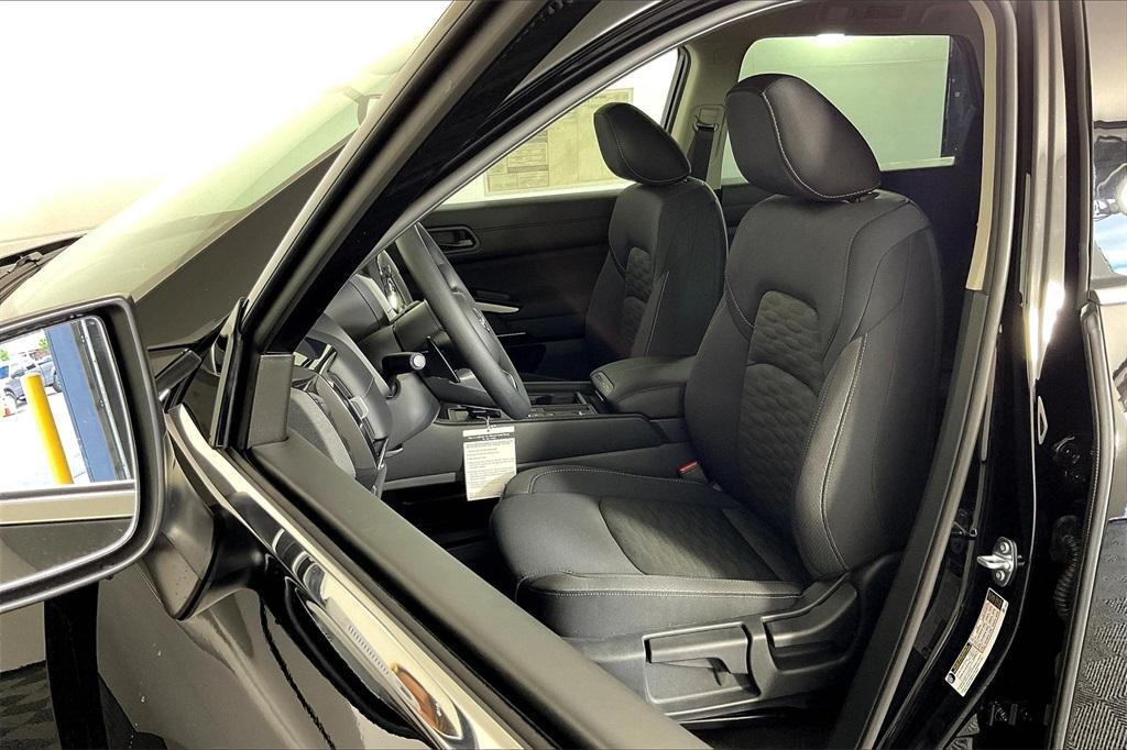 new 2025 Nissan Pathfinder car, priced at $40,450