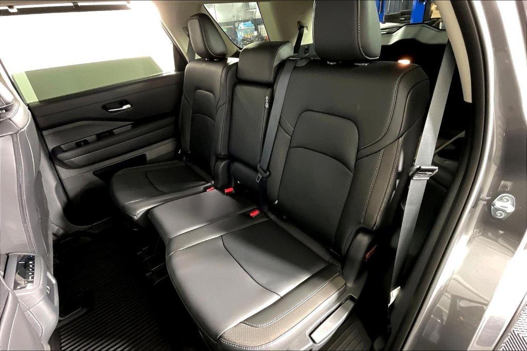 new 2025 Nissan Pathfinder car, priced at $44,121