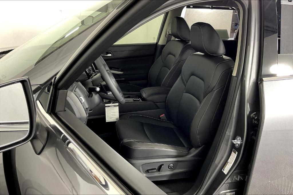 new 2025 Nissan Pathfinder car, priced at $44,121