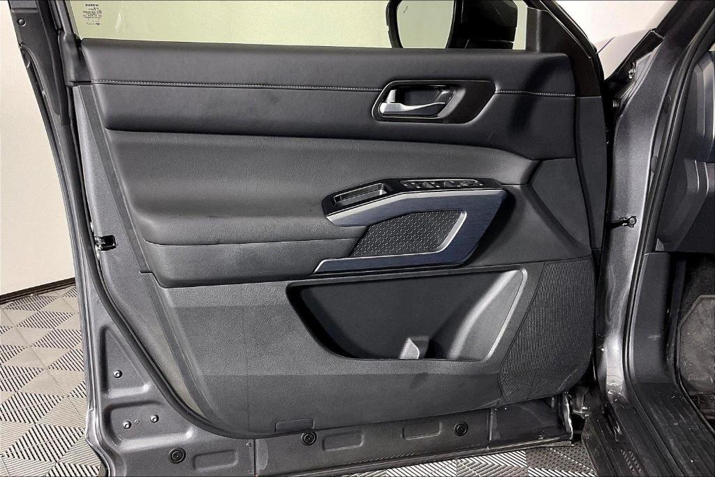 new 2025 Nissan Pathfinder car, priced at $44,121