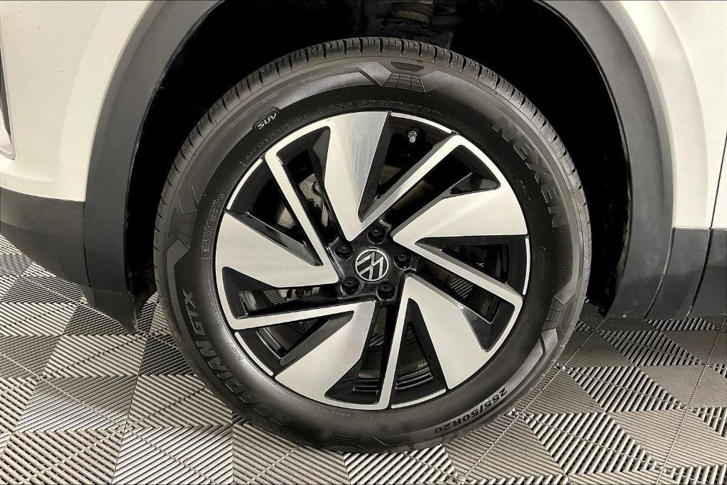used 2025 Volkswagen Atlas car, priced at $41,109