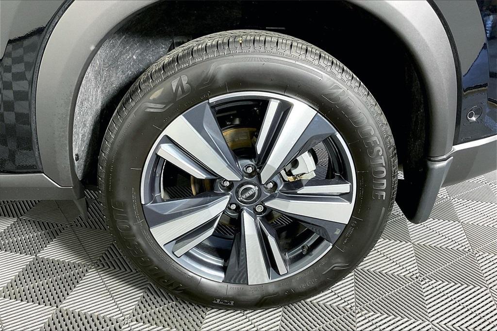used 2024 Nissan Rogue car, priced at $30,913