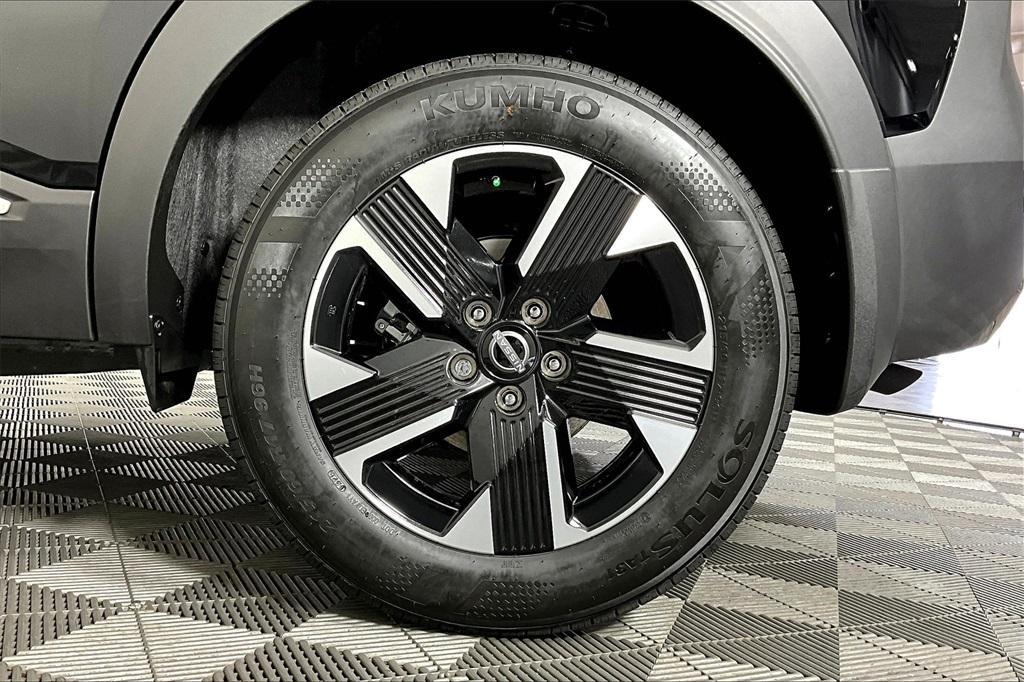 new 2025 Nissan Kicks car, priced at $26,995