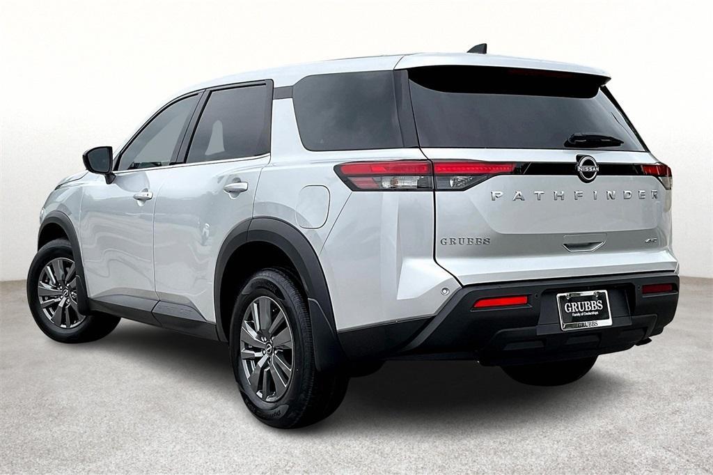 new 2025 Nissan Pathfinder car, priced at $40,450
