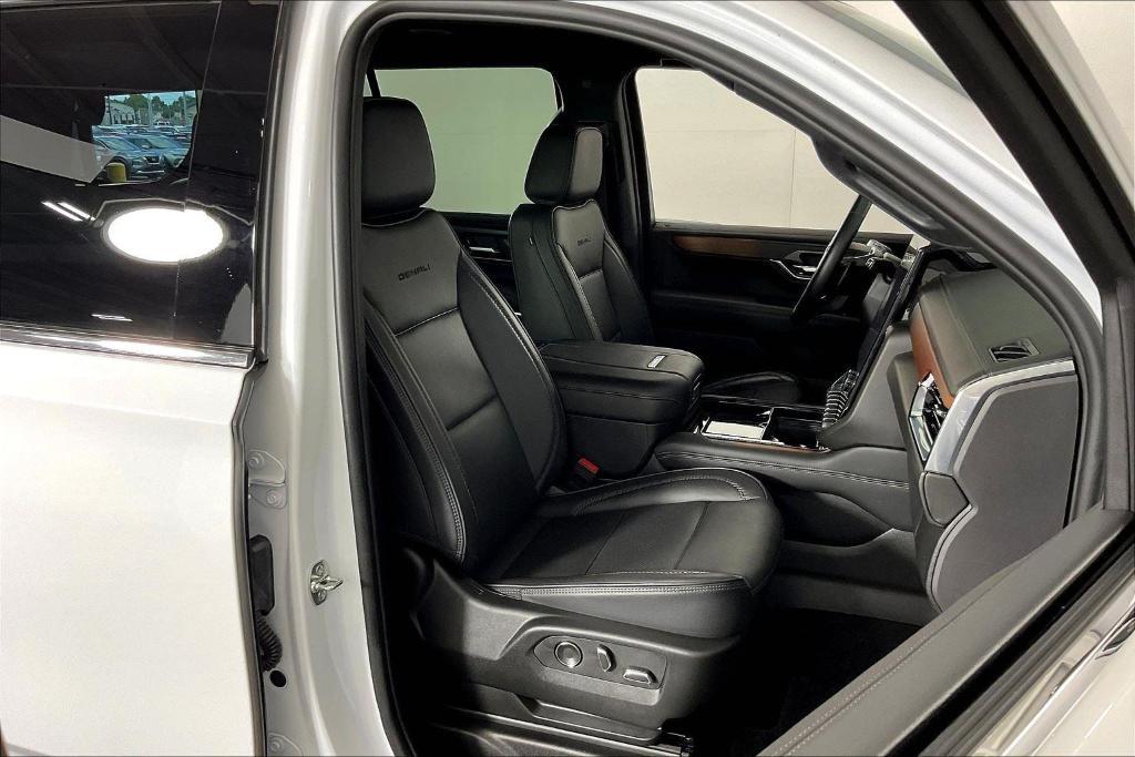 used 2025 GMC Yukon car, priced at $79,877