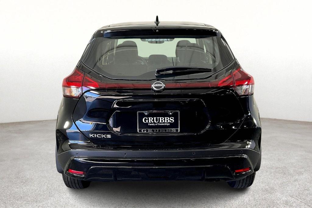 new 2025 Nissan Kicks Play car, priced at $23,590