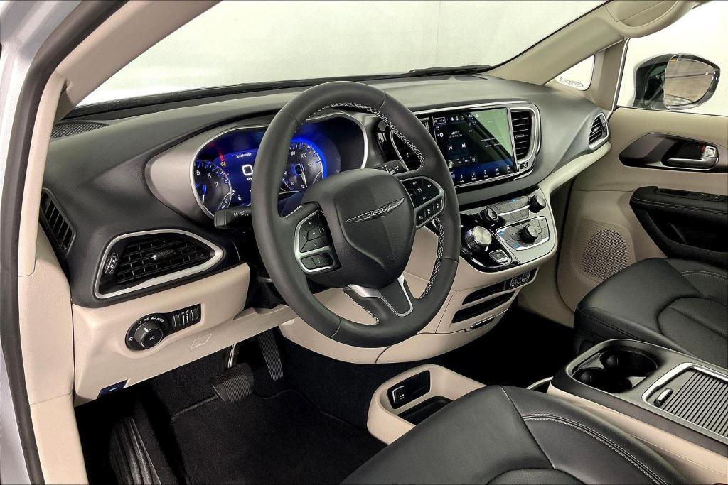 used 2024 Chrysler Pacifica car, priced at $34,735