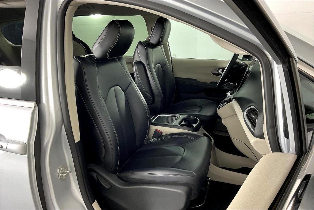 used 2024 Chrysler Pacifica car, priced at $34,735