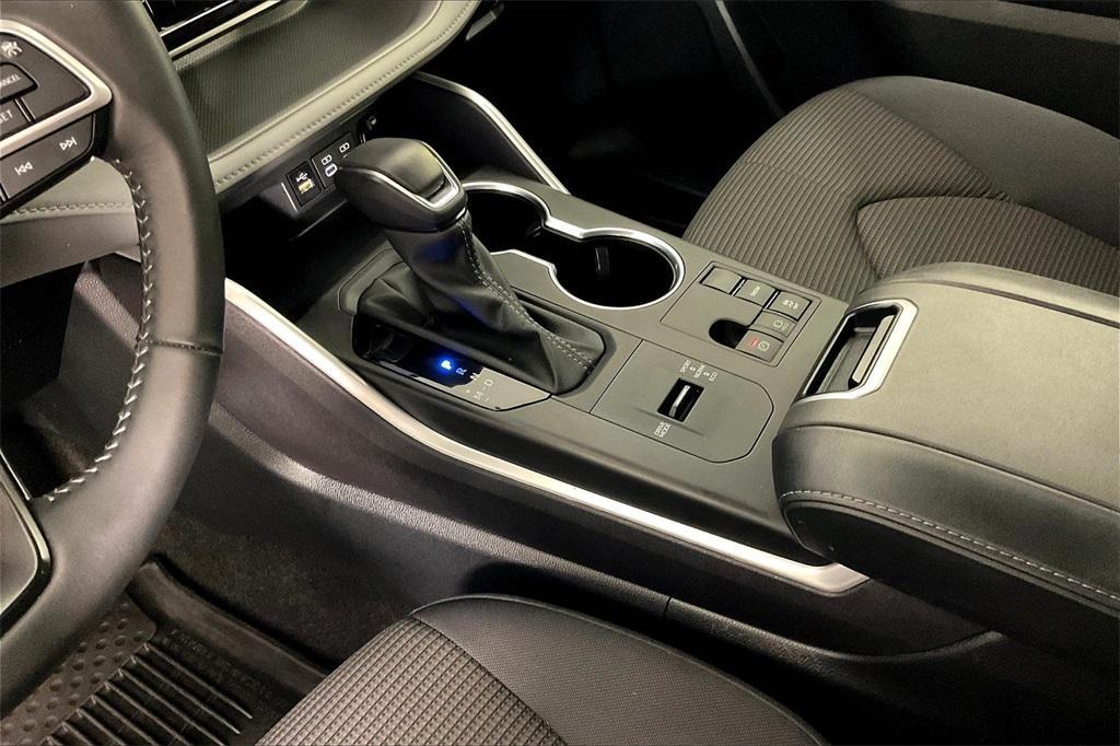 used 2024 Toyota Highlander car, priced at $40,106