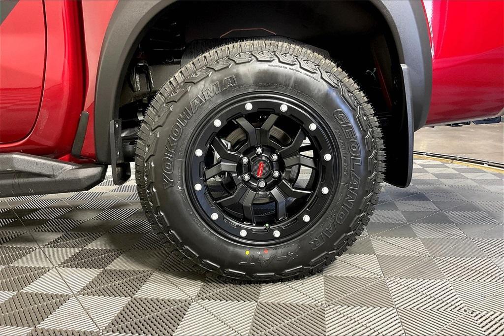 new 2025 Nissan Frontier car, priced at $45,742