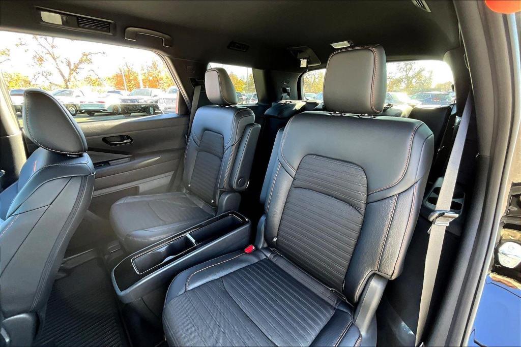new 2025 Nissan Pathfinder car, priced at $43,125