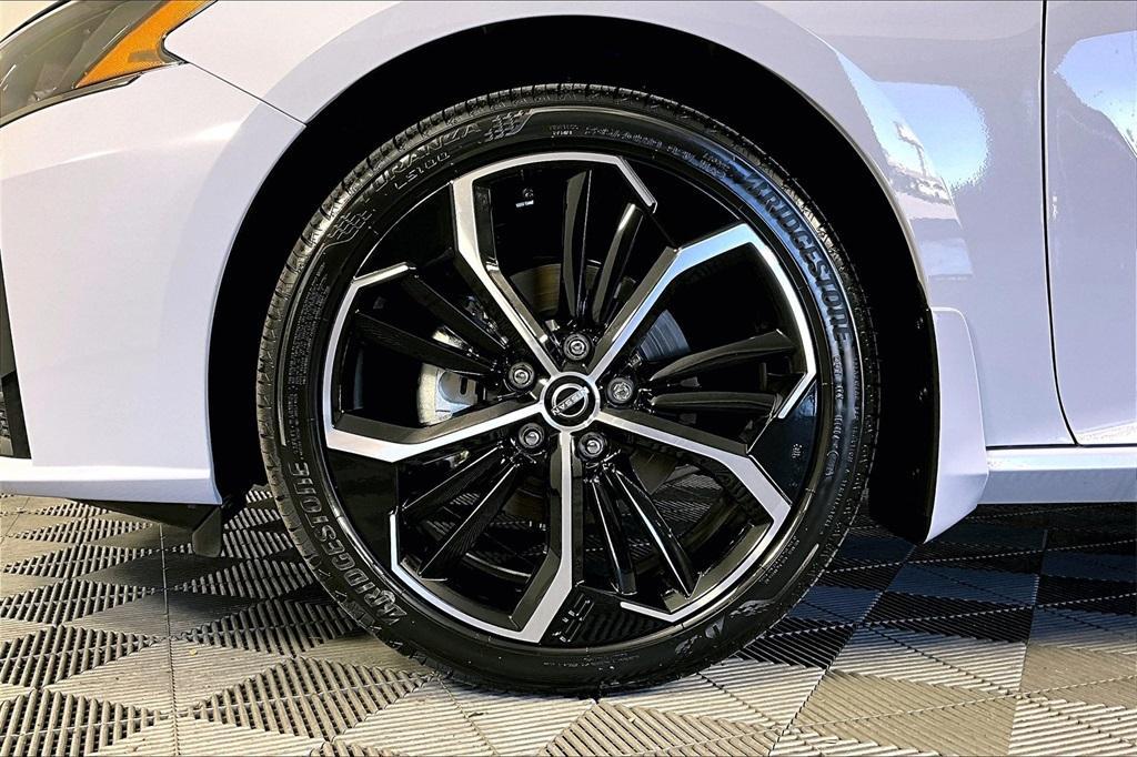 new 2025 Nissan Altima car, priced at $32,800
