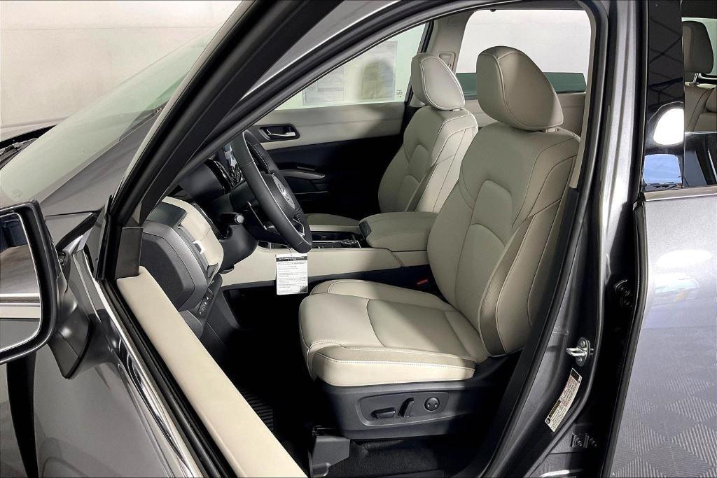 new 2025 Nissan Pathfinder car, priced at $44,225