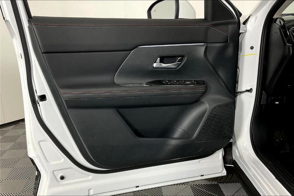 new 2025 Nissan Kicks car, priced at $29,015